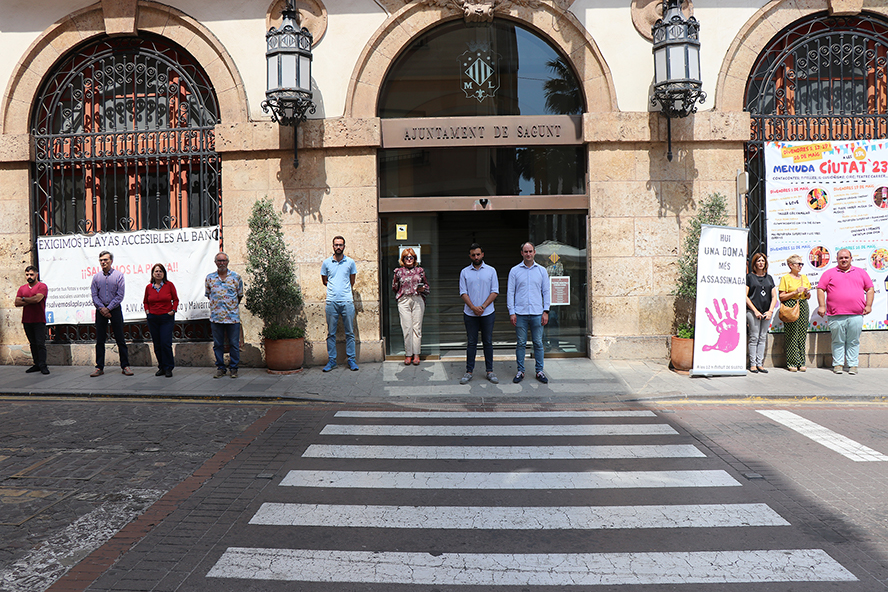 Sagunt guarda un minut de silenci en senyal de condemna i repulsa pel presumpte assassinat masclista perpetrat a Pontevedra