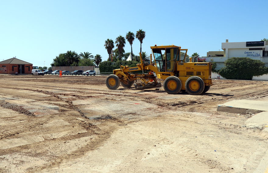 Iniciades les obres de pavimentació i asfaltat de l'aparcament de l'avinguda Mediterrani