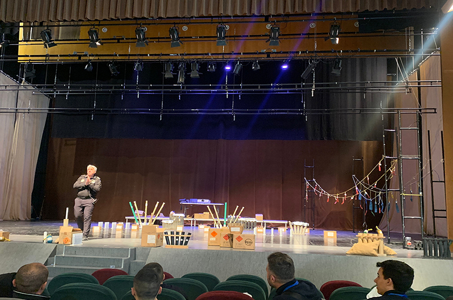 La Policia Local de Sagunt actualitza la seua formació sobre inspecció d'espectacles pirotècnics