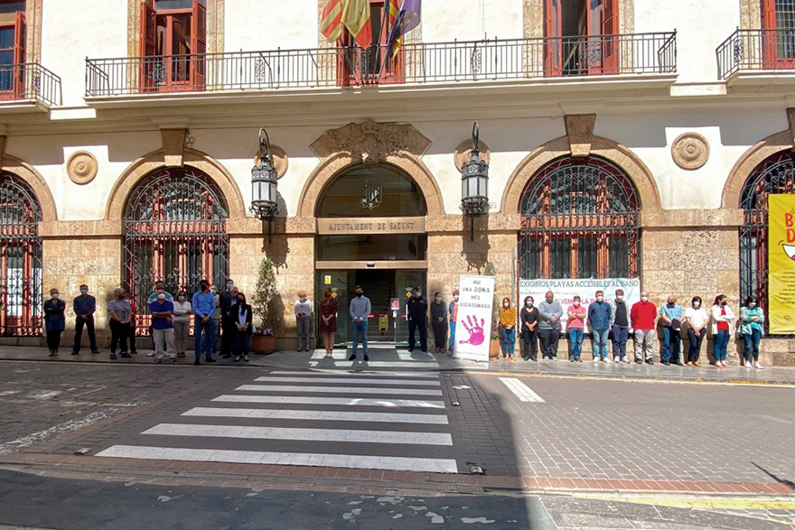 Sagunt guarda un minut de silenci en senyal de condemna i repulsa pel presumpte assassinat masclista ocorregut a Saragossa 