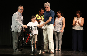 El alumnado recoge los premios de la gala PremiaT 2018 de Educación Vial