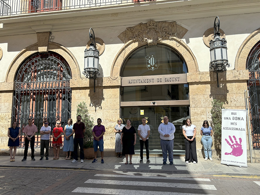 Sagunt guarda un minut de silenci en senyal de condemna i repulsa pel presumpte assassinat masclista d'una dona a Soto del Real