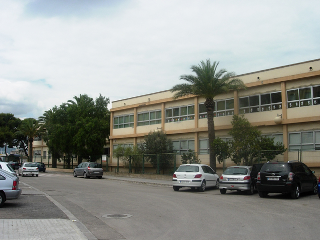 Arde un secamanos en las instalaciones del antiguo colegio San Vicente Ferrer 