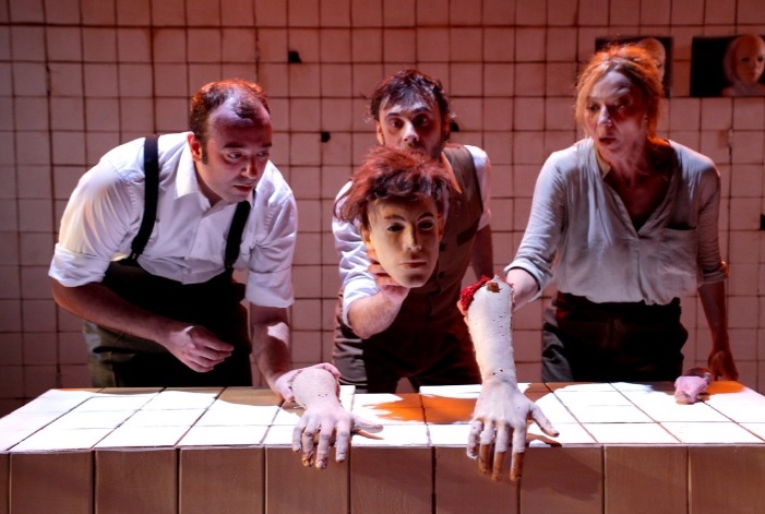 La compañía “La Dependent” presenta la comedia negra “Réquiem” en el Centro Cultural Mario Monreal