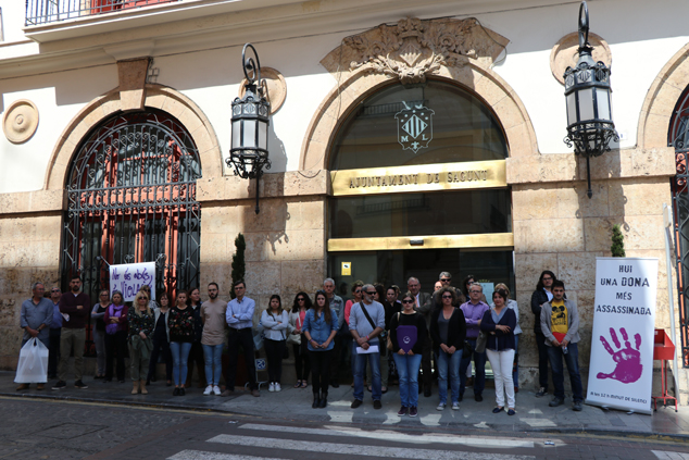 Sagunto guarda un minuto de silencio por los presuntos asesinatos machistas ocurridos en Zamora y Toledo