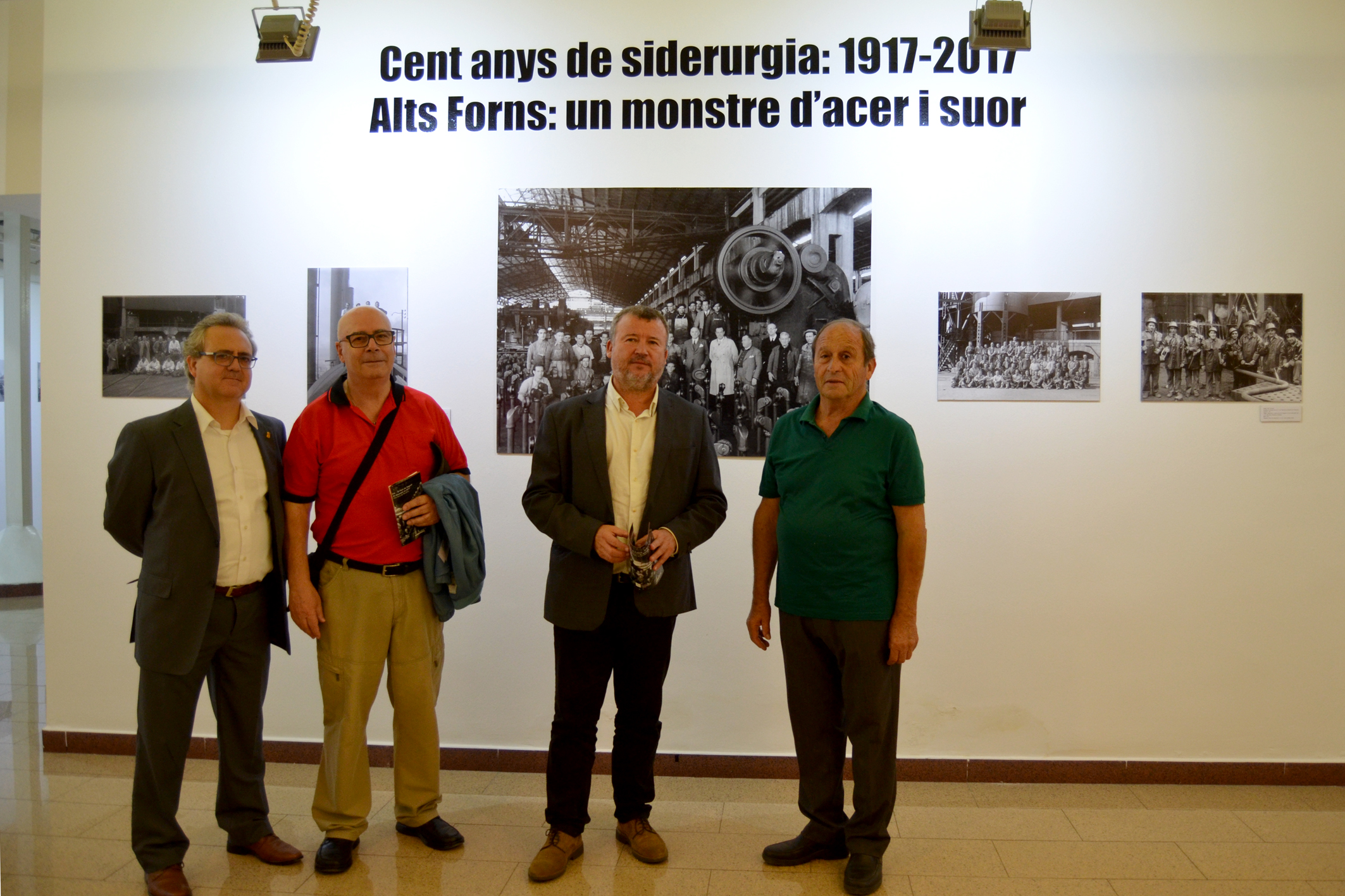 La mostra ‘Alts forns: un monstre d’acer i suor’ reconeix l'esforç dels treballadors de la siderúrgia