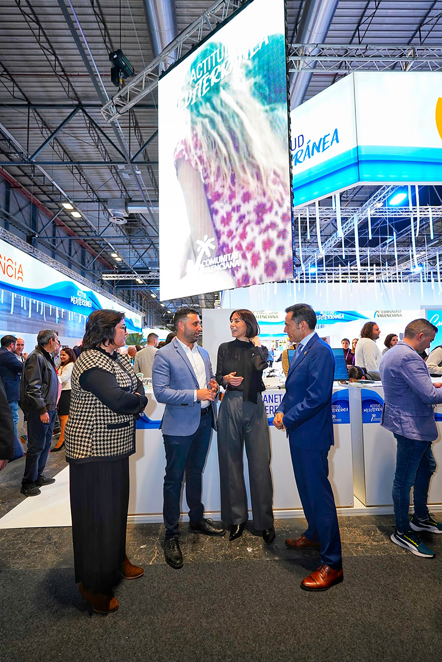 La ministra de Ciencia, Innovación y Universidades visita el stand de Sagunto y se interesa por sus proyectos de innovación 