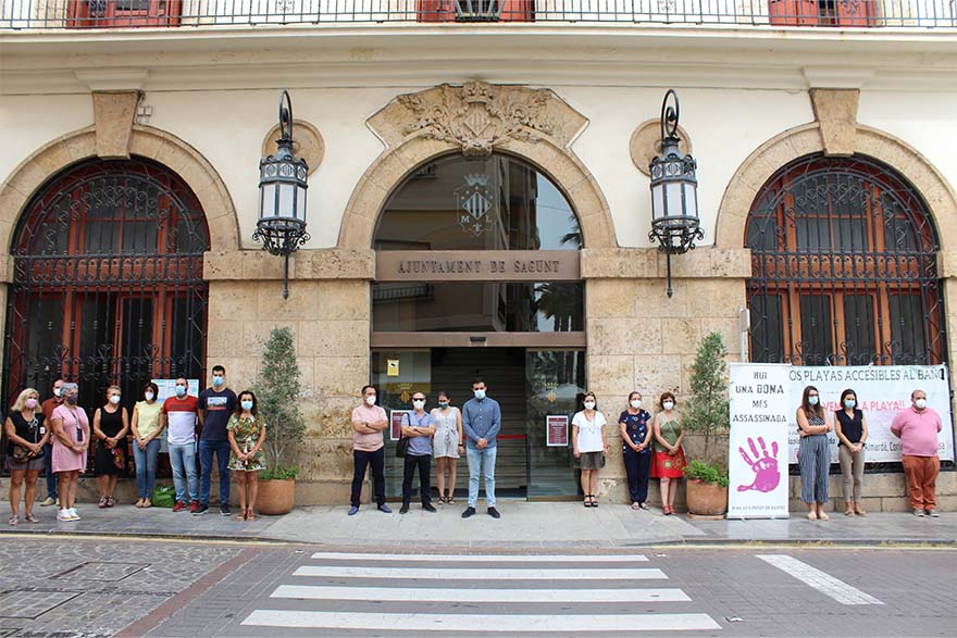 Sagunt guarda un minut de silenci en senyal de condemna i repulsa pel presumpte assassinat masclista perpetrat a La Vila Joiosa