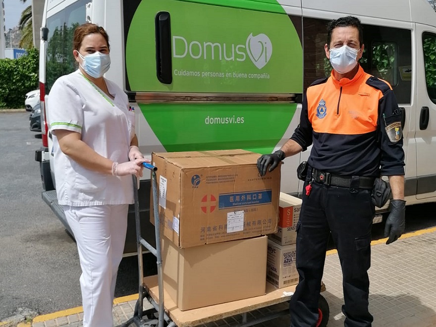 Protecció Civil repartix material de protecció sanitari entre les residències del municipi