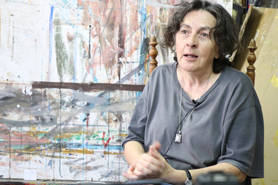 La artista saguntina Elena Uriel rompe el silencio y muestra el exilio de su familia desde su obra