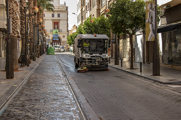 La SAG realiza trabajos de limpieza extraordinaria en el barrio de Baladre y en el Camí Real