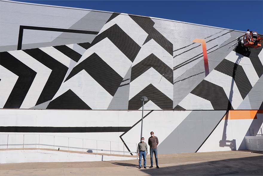 Rubén Viard finalitza el segon mural del Festival Més Que Murs en el Pavelló René Marigil