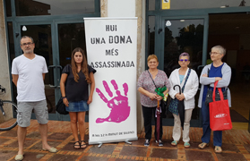 Sagunto guarda un minuto de silencio por los presuntos asesinatos machistas ocurridos en Granada, Castellón y Bilbao