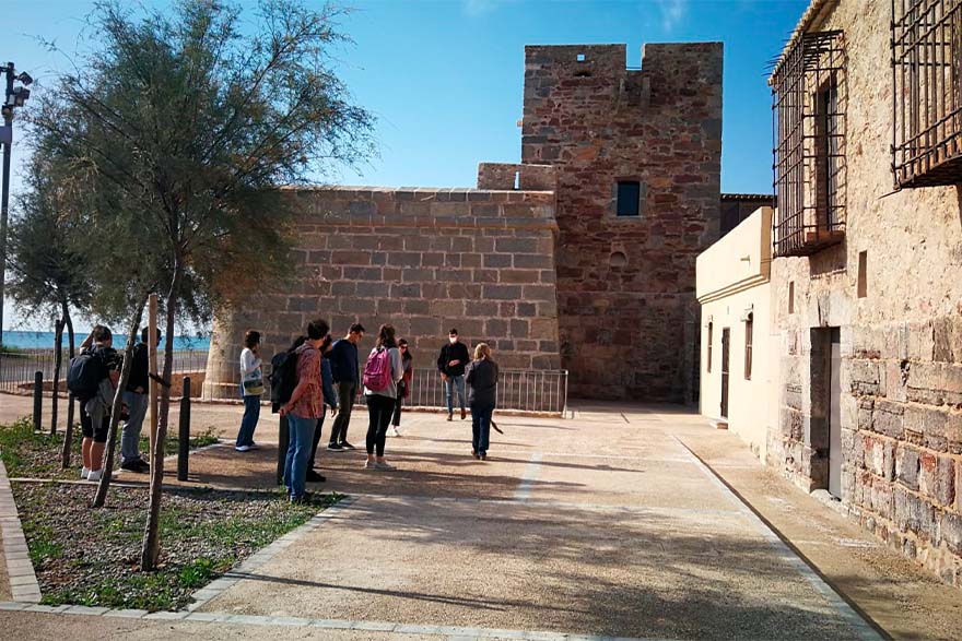 Alumnat de l'Escola d'Arquitectura de la UPV visita el complex defensiu i portuari del Grau Vell de Sagunt