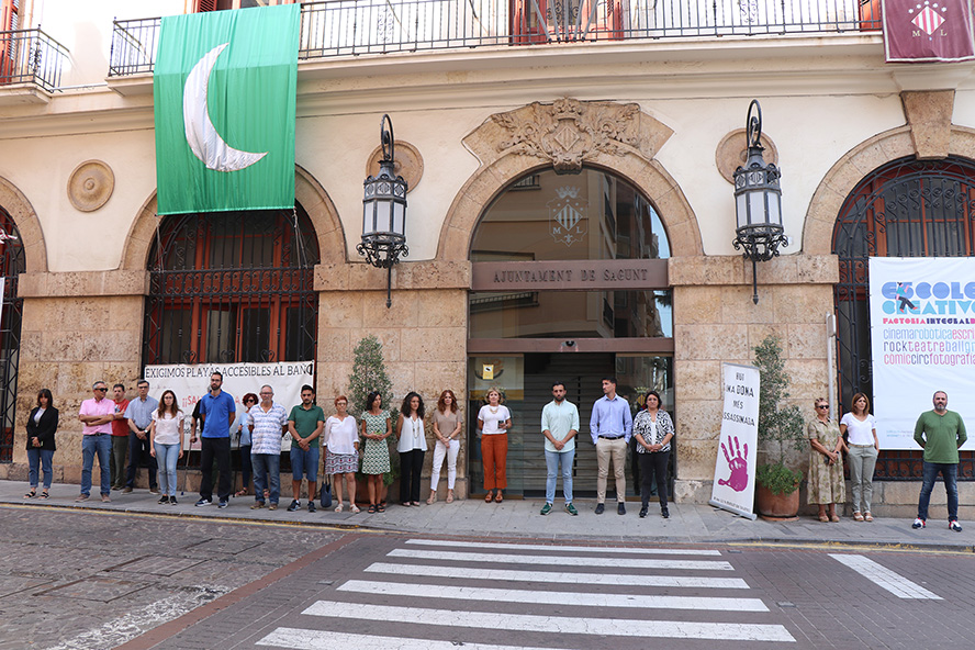 Sagunt guarda un minut de silenci en senyal de condemna i repulsa pel presumpte assassinat masclista a Toledo