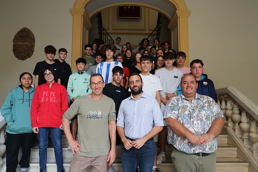 L'alumnat de l'IES Clot del Moro visita l'Ajuntament de Sagunt