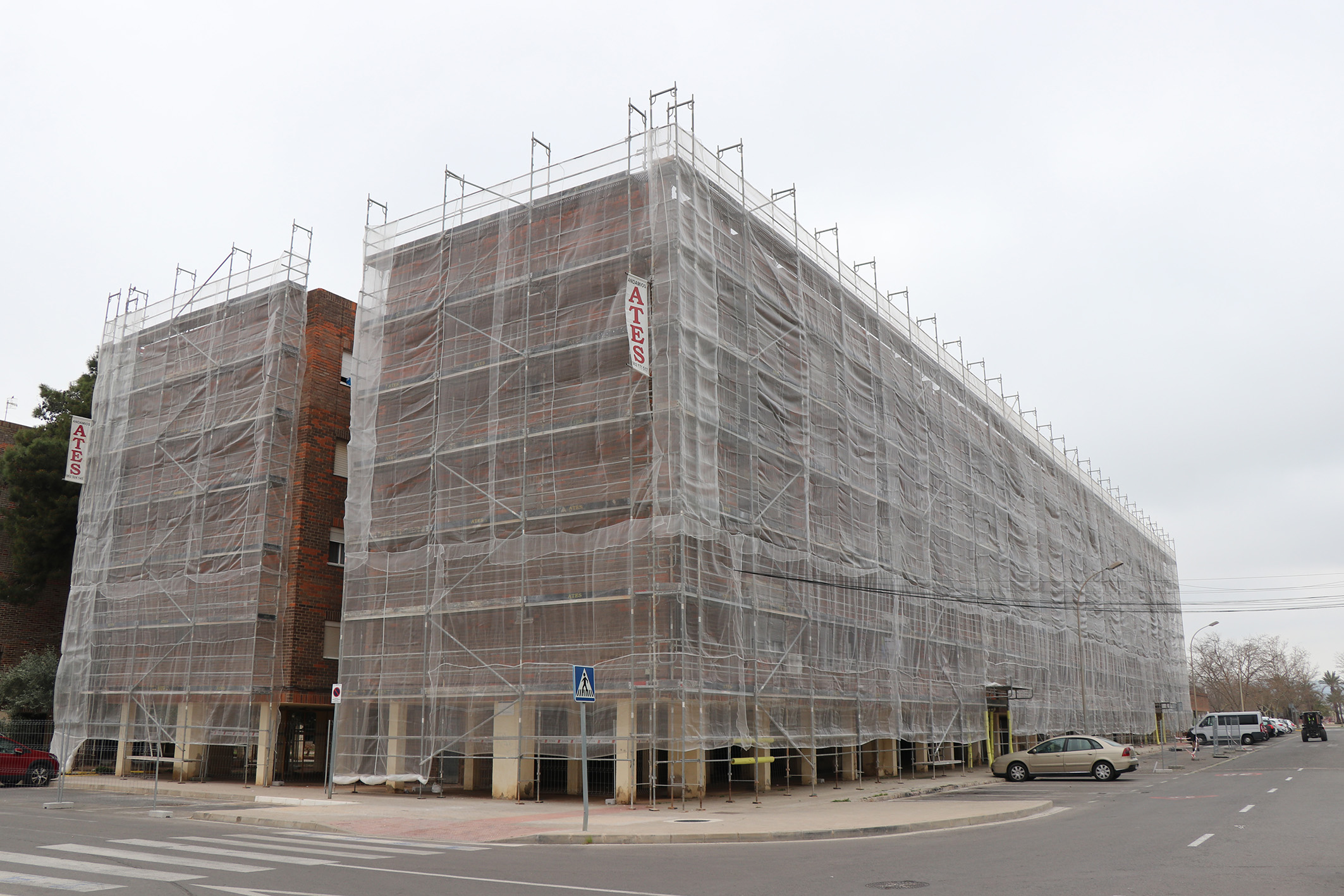Comienzan los trabajos de rehabilitación en bloques de viviendas de las plazas Vicente Aleixandre y Jacinto Benavente del barrio de Baladre