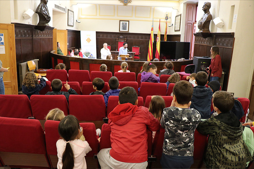 L'alumnat de segon de primària del CEIP María Yocasta visita l'Ajuntament de Sagunt