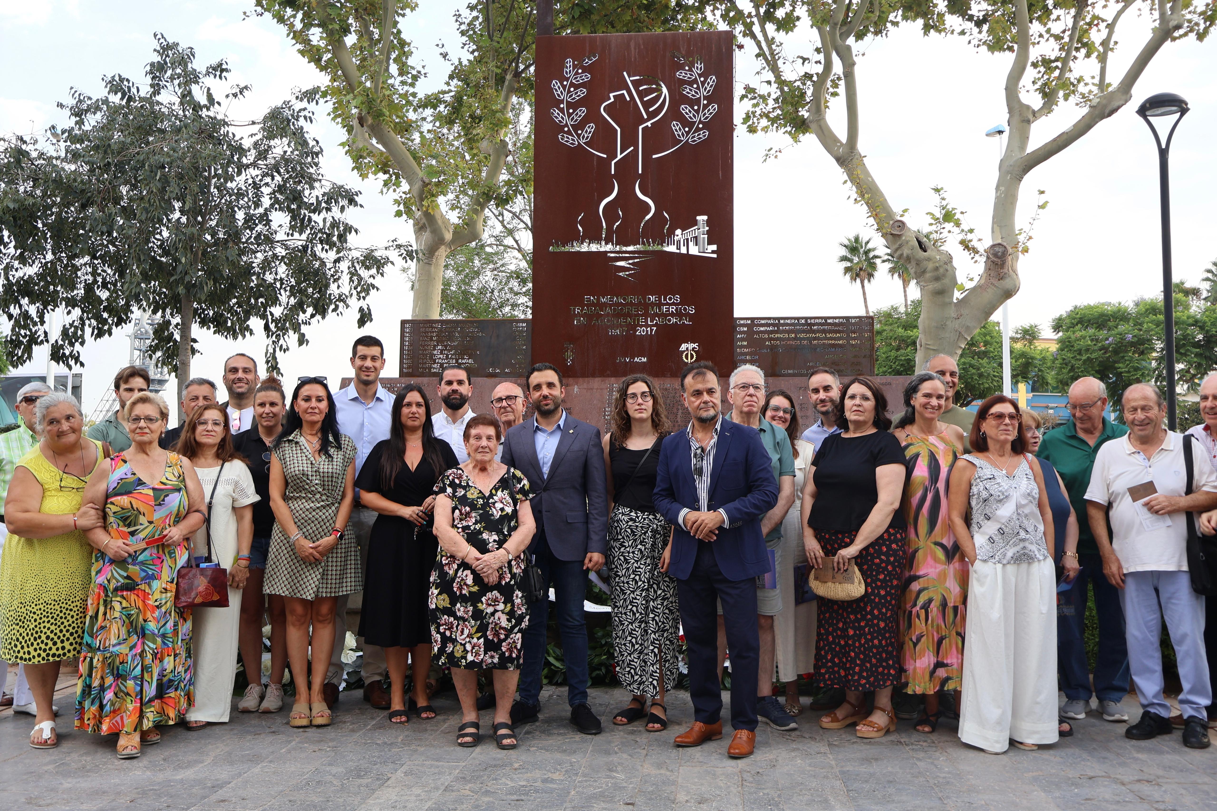Acte d’homenatge a les persones mortes en Altos Hornos del Mediterráneo i en la Compañía Minera Sierra Menera