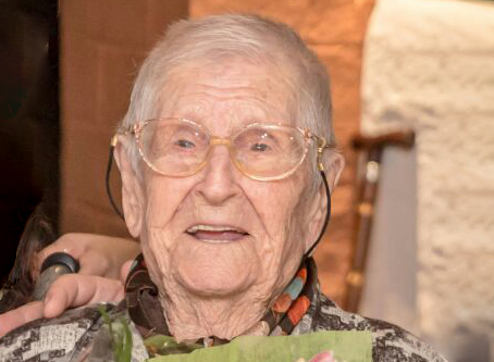 El Ayuntamiento de Sagunto rinde homenaje a la mujer más longeva de la ciudad con 106 años